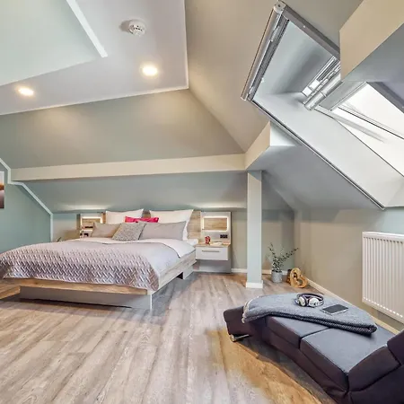 Strandstrasse 16 - 6 *